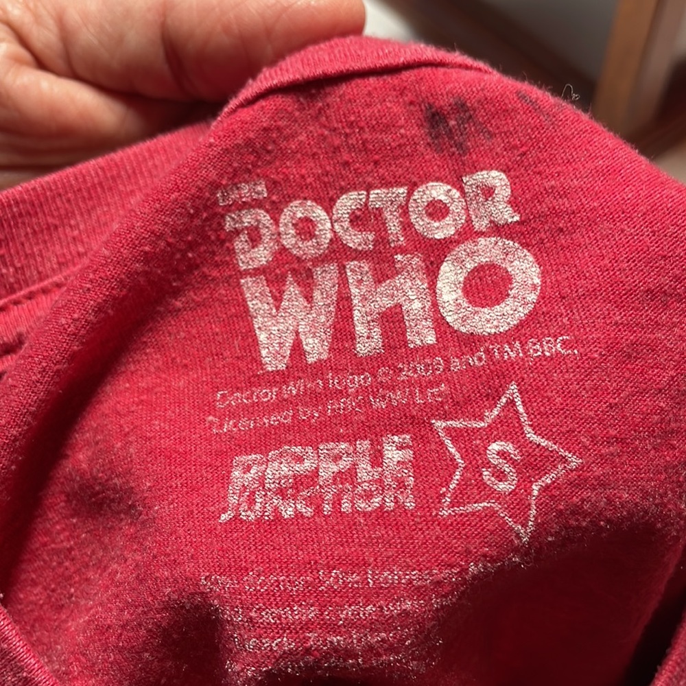 3 for $15 Liquidation sale
Attn Dr Who fans. Vote No on daleks t-shirt. - Picture 2 of 2